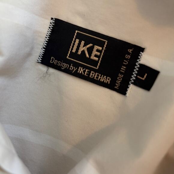 IKE Short Sleeve Button Down Shirt Large - Picture 5 of 5